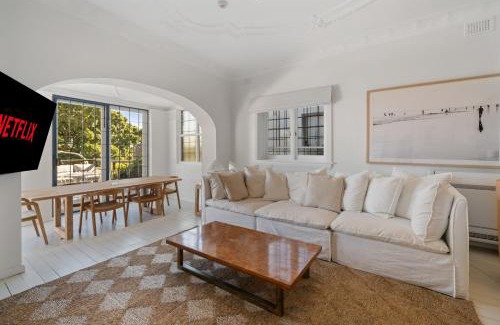 Darling Point Apartment | Executive 2BR Apt with Balcony near Yarranabbe Park