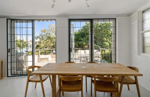 Darling Point Apartment | Executive 2BR Apt with Balcony near Yarranabbe Park