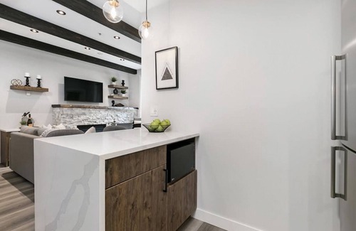 Whistler Cay Estates Condo | Executive 2BR Whistler Village Home: Sleeps 6, AC, Free Parking & Near Shops & Trail!
