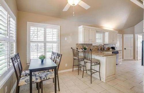 Tarrant County House | Executive 3-bed house with pool, office, WI-FI, Big TVs private, quiet, near FW