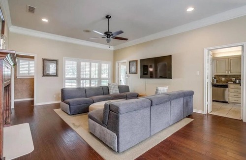 Tarrant County House | Executive 3-bed house with pool, office, WI-FI, Big TVs private, quiet, near FW