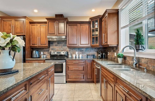 Bear Mountain Resort House | Executive 3 bedroom Home on Bear Mountain