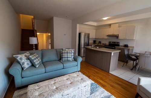 Stoney Creek House | Executive 3 Bedroom Townhome close to the lake in Stoney Creek
