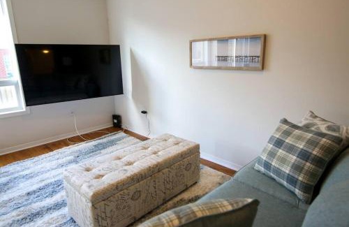 Stoney Creek Villa | Executive 3 Bedroom townhouse close to the Lake