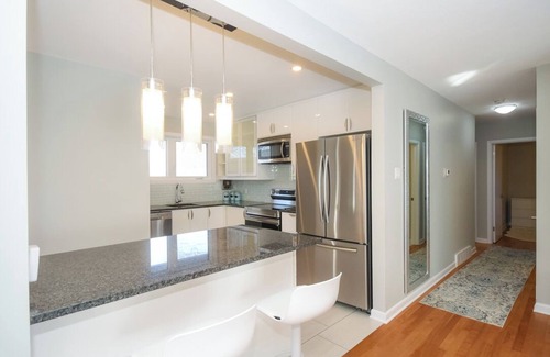 Ottawa Division Apartment | Executive | 3 Beds, 1 Bath | Modern | Sleeps 6