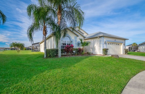 Crescent Lakes Villa | Executive 4 bed 3 bath villa, lake view, large pool with spa 30 mins from Disney