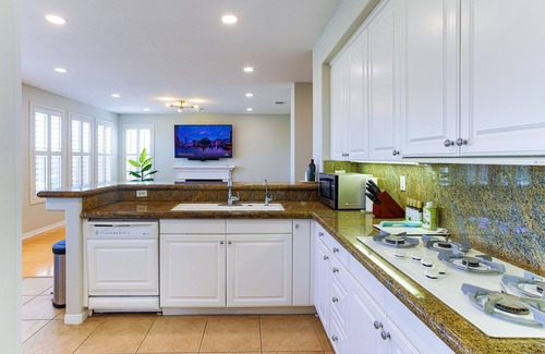 Fullerton House | Executive 4-bedroom home in gated community