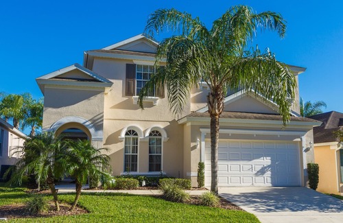 Calabay Parc Villa | Executive 5/6 Bed Villa with Private Pool, Games Room + Wifi, 12 miles to Disney