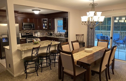Grand Rivers House | Executive 5 Bed/4 Bath, 13 Beds, Sleeps 17, by Patti's w/Pool Table!