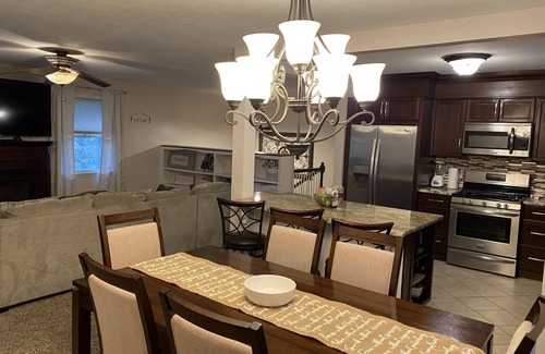 Grand Rivers House | Executive 5 Bed/4 Bath, 13 Beds, Sleeps 17, by Patti's w/Pool Table!