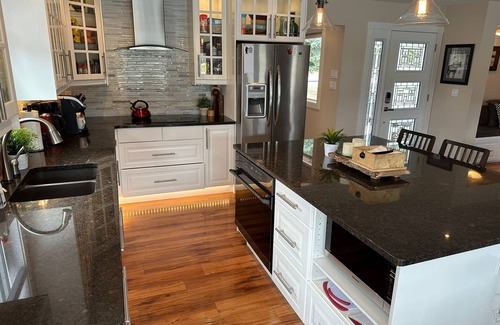 East Kootenay House | Executive 5 BR +Den Home, sleeps up to 10 w/ACn STR License S261025.01