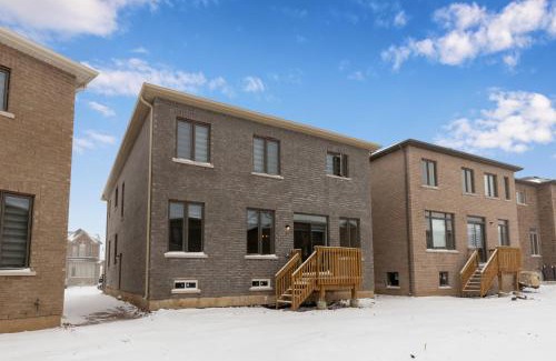 Brampton House | Executive 5BR-4BATH Detached Bramp/Miss Border