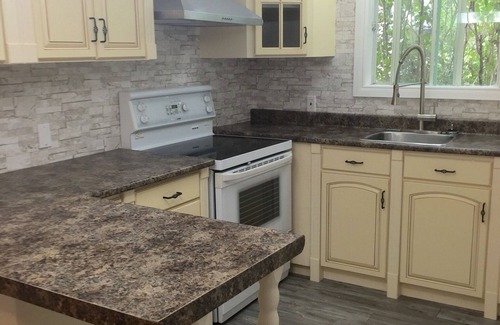 North Bay Apartment | Executive apartment w/free parking & WiFi