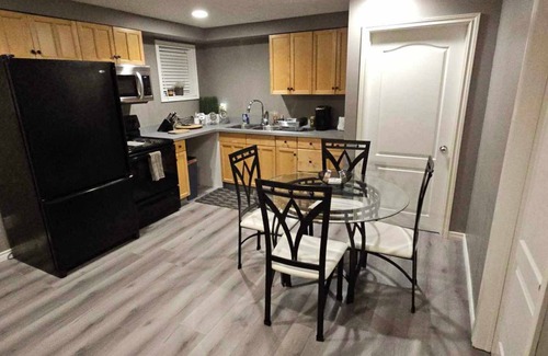 Tecumseh Apartment | Executive basement suite in the heart of Tecumseh