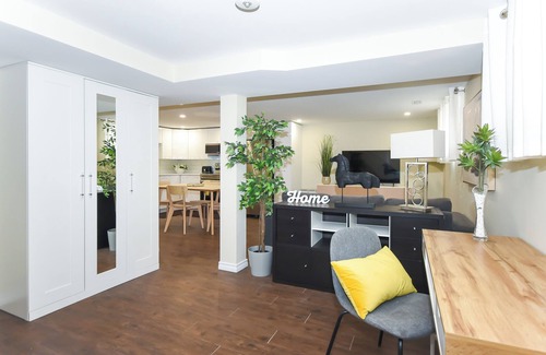 Ottawa Division Apartment | Executive Bsmt | 3 beds, 1 bath | Bsmt Apt | Sleeps 6