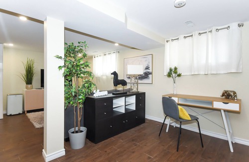 Ottawa Division Apartment | Executive Bsmt | 3 beds, 1 bath | Bsmt Apt | Sleeps 6