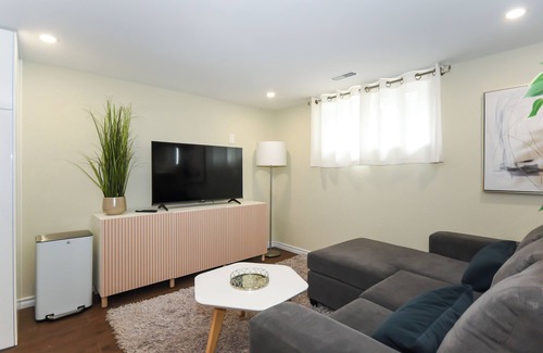 Ottawa Division Apartment | Executive Bsmt | 3 beds, 1 bath | Bsmt Apt | Sleeps 6