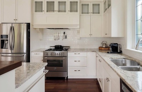 Mill Bay House | Executive Bungalow - 40 mins from Victoria and Nanaimo. BC