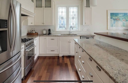Mill Bay House | Executive Bungalow - 40 mins from Victoria and Nanaimo. BC