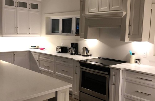 Rossmore House | Executive Prince Edward County Waterfront Chalet - New Build