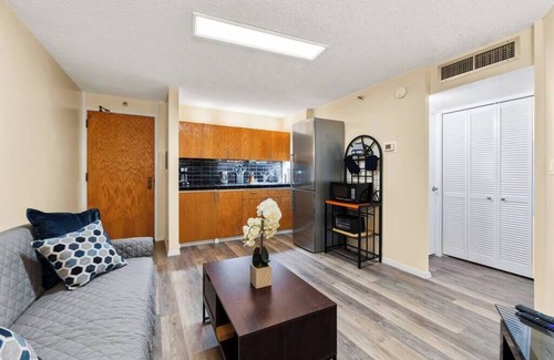 Downtown Honolulu Condo | Executive Center 1BR Condo in Honolulu W/Parking