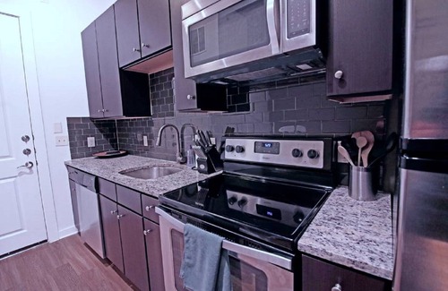Barton Heights Condo | Executive Condo Steps from Downtown