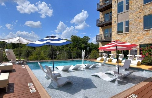 Barton Heights Condo | Executive Condo Steps from Downtown