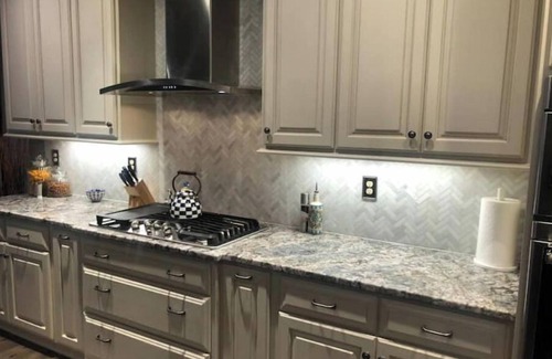 Buechel House | Executive East End Derby Home with Heated Pool