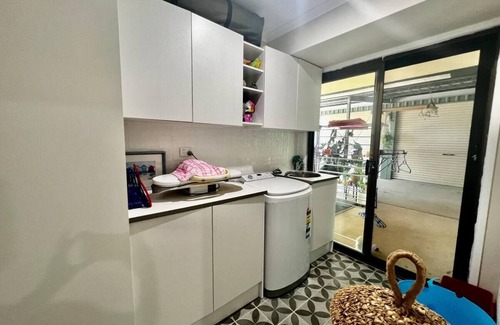 Burdell Apartment | Executive Entire House - 3 bedrooms 1 bathroom