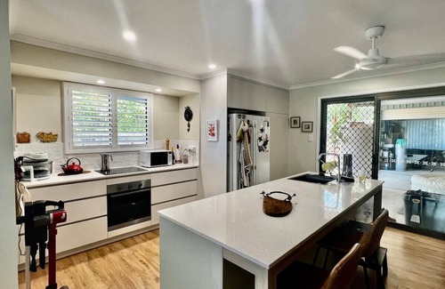 Burdell Apartment | Executive Entire House - 3 bedrooms 1 bathroom