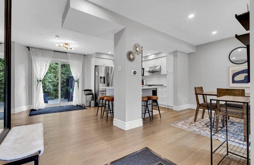 Lisgar House | Executive Family Home Near, Go, Shops, Hwy, Transit