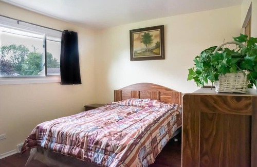 Hazel Crest House | Executive Family Home in quiet Culdesac