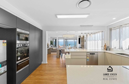Lake Macquarie City Council House | Executive family house w/5BR