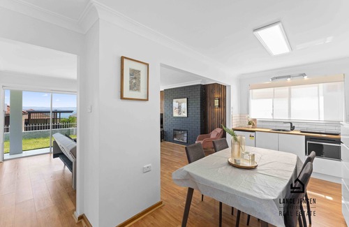 Lake Macquarie City Council House | Executive family house w/5BR