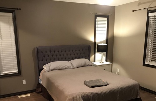 Bonnyville House | Executive Furnished 5 bedroom House