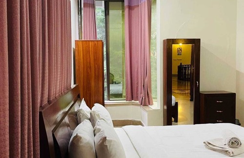 F-7 Sector Hotel | Executive Galaxy House located near the city center. 5 minutes to the park!