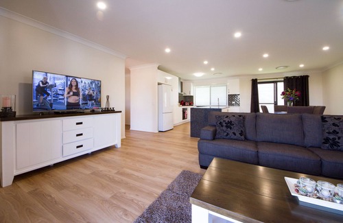 Bundamba House | Executive Home Accomodation