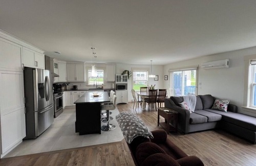 Dieppe House | Executive Home in Dieppe (Semi-Detached) - close to airport & downtown nMoncton