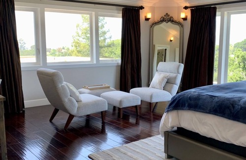 Hayward Villa | Executive Home, Modern Spacious Retreat!