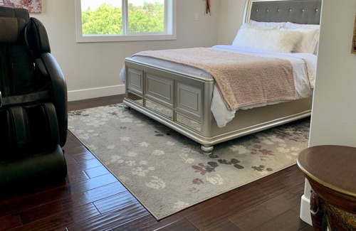 Hayward Villa | Executive Home, Modern Spacious Retreat!