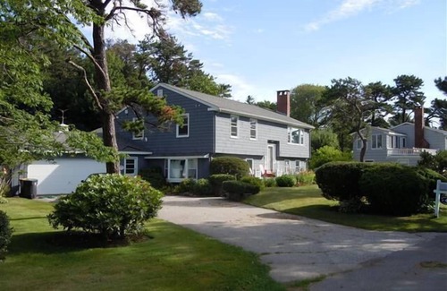Scarborough House | Executive Home on Scarboro Beach, Vacation or Turn Work into A Vacation