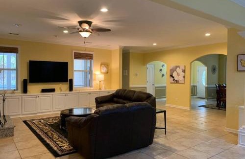 Mossy Oaks House | Executive home retreat!