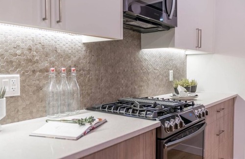 West Hillhurst House | Executive home, Rooftop Deck, close to Foothills Med Ctr, Kensington Plaza & DT