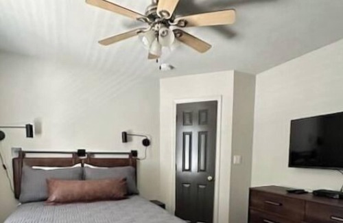 Capitol Beach House | Executive Home smack dab between the Airport and Downtown