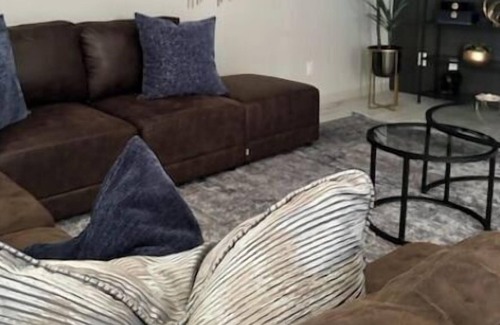Capitol Beach House | Executive Home smack dab between the Airport and Downtown