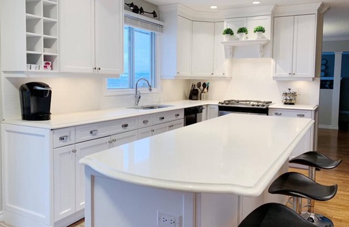 Southwest Mission House | Executive Home with Lake Okanagan View close to Wineries
