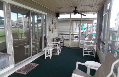 Lafitte Boat Rental | Executive Houseboat - Jean Lafitte Harbour