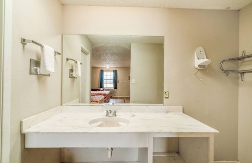 Mineral Wells Hotel | Executive Inn By OYO Mineral Wells US-180