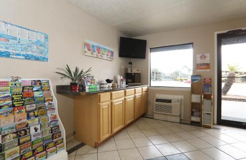Panama City Beach Hotel | Executive Inn - Panama City Beach
