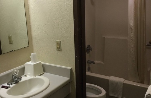 Pine Bluff Hotel | Executive Inn Pine Bluff